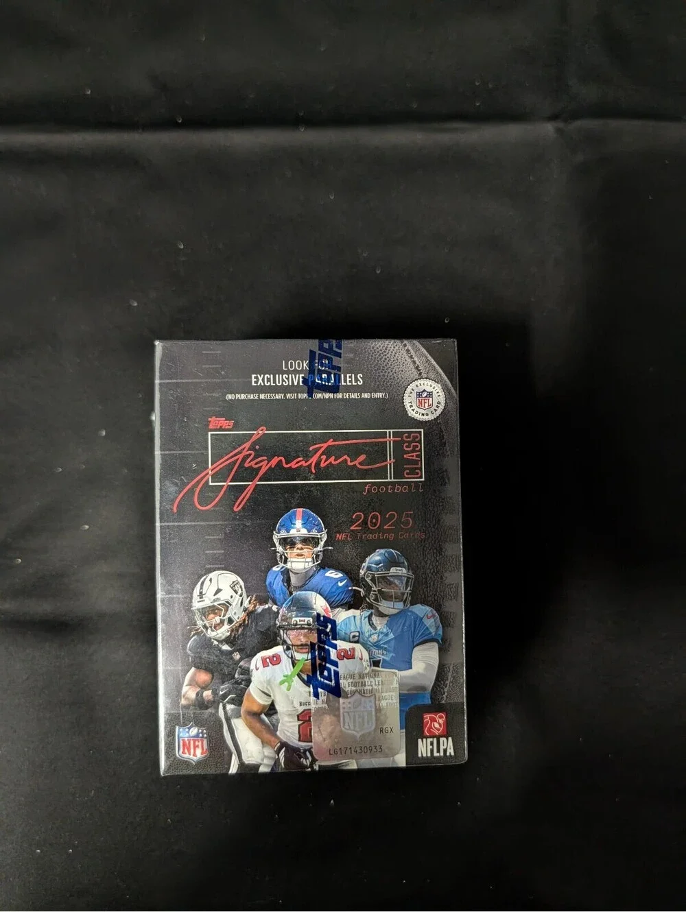 Topps Signature Series Football 2025 NFL Trading Cards Sealed Box